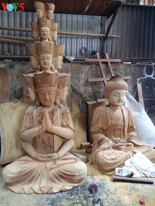 Промысел по изваянию скульптур в деревне Вуланг - ảnh 3