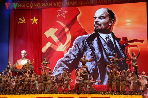Генсек ЦК КПВ: победа Вьетнамской революции тесно связана с влиянием Октябрьской революции - ảnh 2