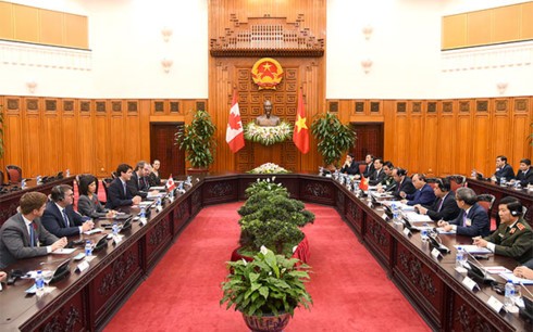 Премьер Вьетнама Нгуен Суан Фук провёл переговоры с канадским коллегой - ảnh 2