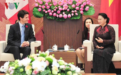 Председатель Нацсобрания Вьетнама приняла премьер-министра Канады - ảnh 1