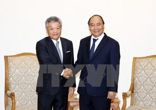 Премьер Вьетнама Нгуен Суан Фук принял главу японской корпорации Nikkei - ảnh 1
