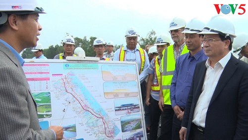 Чинь Динь Зунг проверил ход строительства скоростной автомагистрали Дананг-Куангнгай - ảnh 1