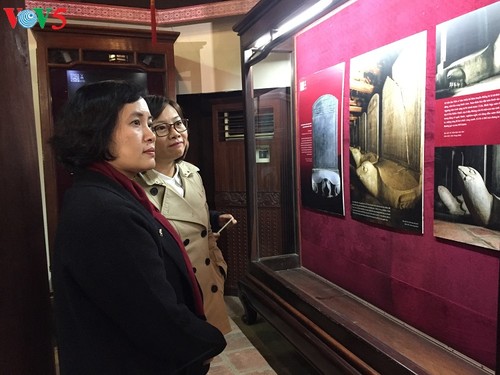 В Ханое проходит фотовыставка, посвящённая красоте Храма литературы «Ванмиеу-Куоутызям» - ảnh 1