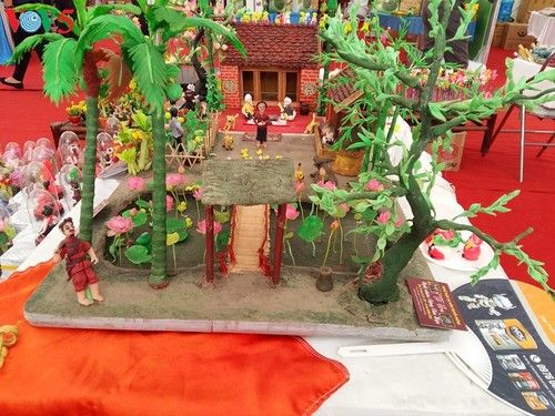 Своеобразный промысел по изготовлению детской игрушки «тохе» в деревне Суанла - ảnh 1