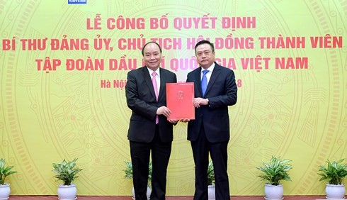 Премьер СРВ: ПетроВьетнам продолжает эффективно вести бизнес и защищать национальный суверенитет - ảnh 1