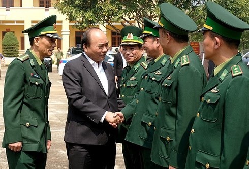 Нгуен Суан Фук проверил боеготовность вооружённых сил провинции Дакнонг - ảnh 1
