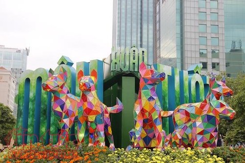 В Хошимине открылась цветочная улица по случаю Нового года Земляной Собаки - ảnh 1