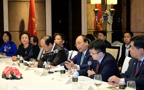 Нгуен Суан Фук принял участие в круглом столе с представителями многонациональных компаний - ảnh 1