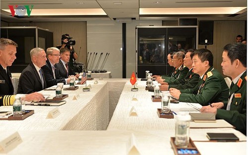 Вьетнам и США активизируют сотрудничество в сфере оборонной промышленности - ảnh 1