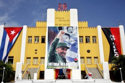 Нгуен Фу Чонг поздравил Рауля Кастро с 65-летием наступления на казармы Монкада - ảnh 1