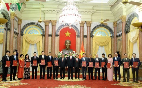 Президент Вьетнама: превыше всего интересы государства и нации, устойчивое развитие страны - ảnh 1
