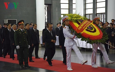 Во Вьетнаме проходит торжественная церемония прощания с президентом страны Чан Дай Куангом - ảnh 4