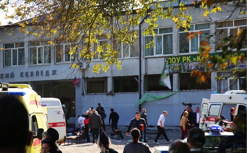 Взрыв в колледже в Керчи: 18 человек погибли, 53 пострадали - ảnh 1