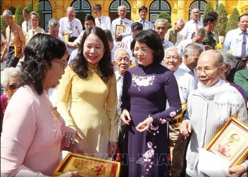 Вице-президент СРВ встретилась с представителями провинции Анзянг, имеющими заслуги перед Отечеством - ảnh 1