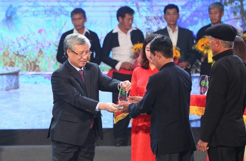 В Ханое названы лучшие старейшины и сельские старосты Вьетнама 2018 года - ảnh 1