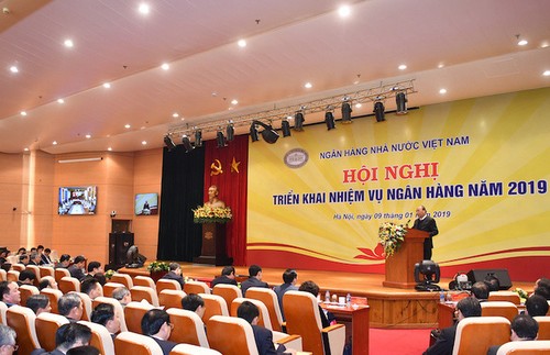 Премьер Вьетнама поставил перед банковским сектором страны задачи на 2019 год - ảnh 1