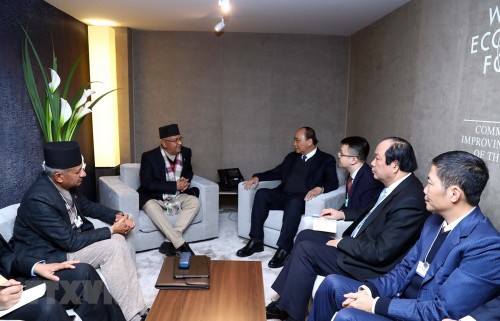 Нгуен Суан Фук встретился с премьер-министром Непала Шармой Оли - ảnh 1