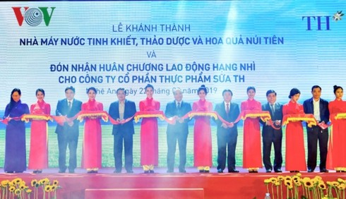 Премьер Вьетнама развернул праздник посадки деревьев в провинции Нгеан - ảnh 2
