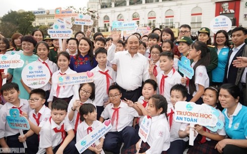 Премьер Вьетнама: обеспечение счастья и безопасности женщин и детей – это цель действия - ảnh 2