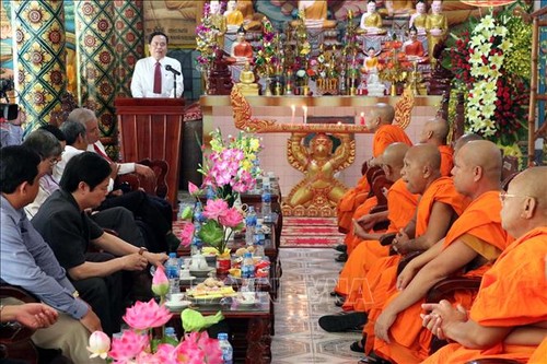 Глава ОФВ Чан Тхань Ман поздравил кхмеров с праздником «Чол Чнам Тхмай» - ảnh 1