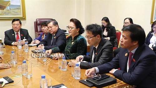 Глава парламента Вьетнама провела различные мероприятия “на полях” МПС-140 - ảnh 1