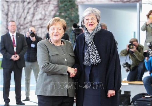 Меркель готова дать Великобритании больше времени на поиск компромисса по Brexit - ảnh 1