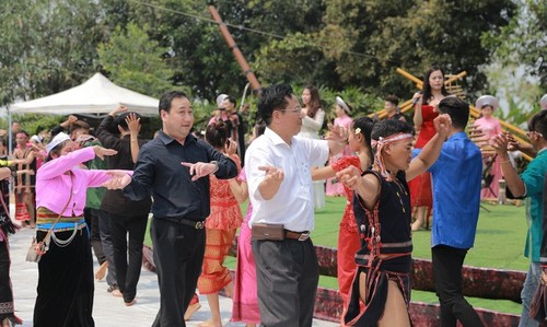 Начались мероприятия в честь Дня культуры народностей Вьетнама - ảnh 1