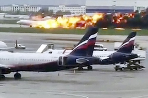 Пожар в самолёте при посадке в Шереметьево унёс жизни 41 человека - ảnh 1