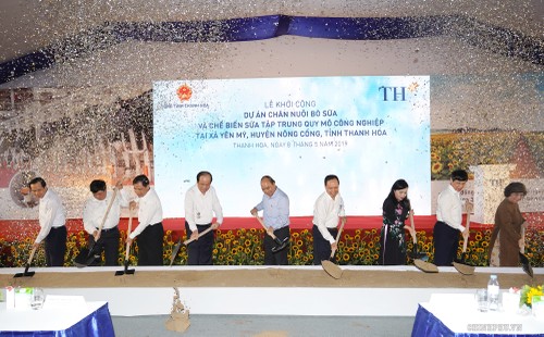 Премьер Вьетнама дал старт проекту разведения молочных коров в провинции Тханьхоа - ảnh 1