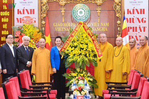 Нгуен Тхи Ким Нган посетила Административный совет Вьетнамской буддийской сангхи - ảnh 1