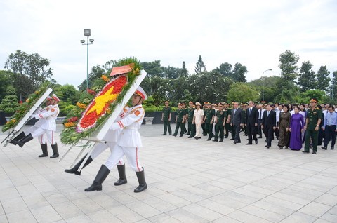 Во Вьетнаме проходят различные мероприятия в честь Дня инвалидов войны и павших фронтовиков - ảnh 1