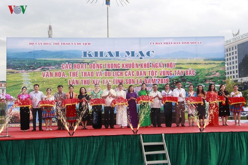 В провинции Шонла открылся 14-й Фестиваль культуры северо-западного региона Вьетнама - ảnh 1