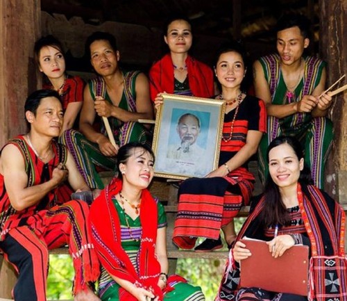 Жители провинции Тхыатхиен-Хюэ о Президенте Хо Ши Мине - ảnh 1