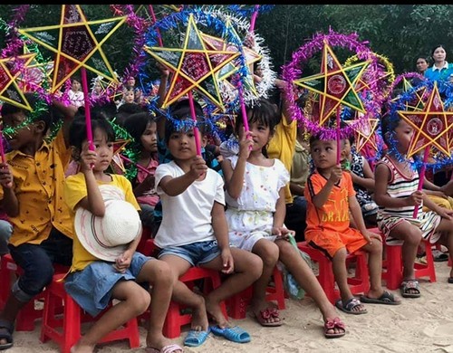 По всему Вьетнаму проводится праздник середины осени для детей - ảnh 1