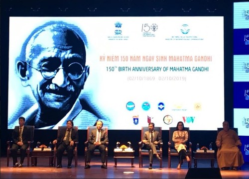 В Ханое отметили 150-летний юбилей национального героя Индии Махатмы Ганди - ảnh 1