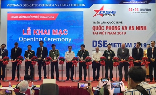 В Ханое открылась международная выставка обороны и безопасности «DSE Vietnam 2019» - ảnh 1