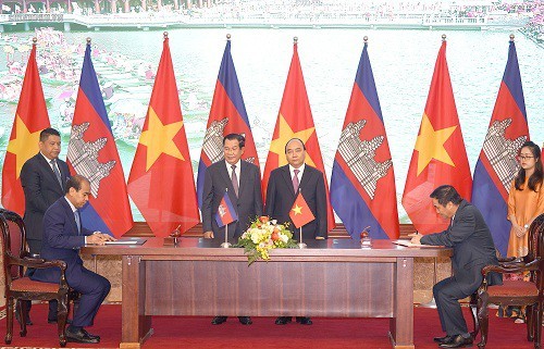 Нгуен Суан Фук провел переговоры с премьер-министром Камбоджи - ảnh 2