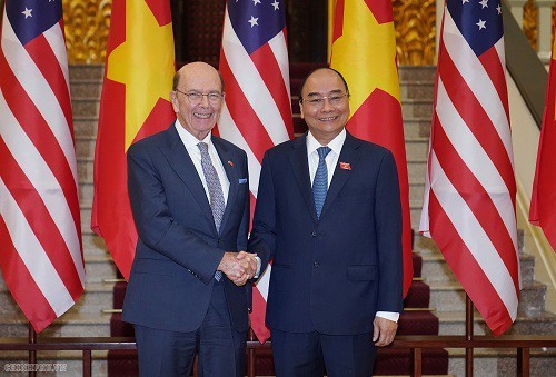 Премьер Вьетнам Нгуен Суан Фук принял министра торговли США Уилбура Росса - ảnh 1