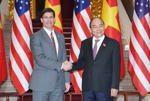 Премьер Вьетнама Нгуен Суан Фук принял министра обороны США - ảnh 1