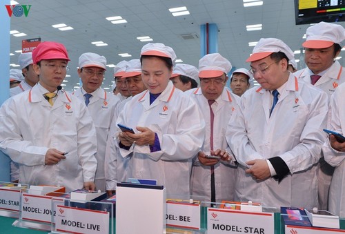 Председатель Нацсобрания Нгуен Тхи Ким Нган посетила технопарк Хоалак - ảnh 1