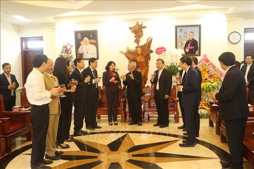 Вице-президент Вьетнама поздравила католиков провинции Нгеан с Рождеством - ảnh 1