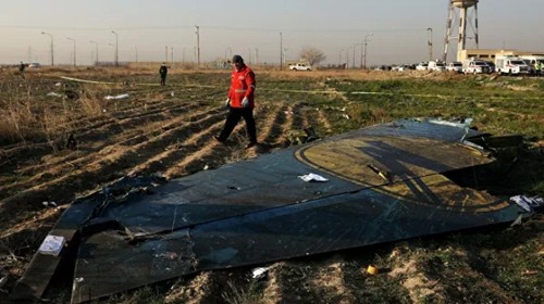 На борт разбившегося в Иране самолёта не сели два пассажира - ảnh 1