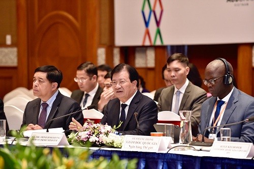 Правительство Вьетнама обещает идти в ногу с предприятиями с ПИИ - ảnh 1
