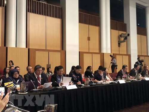 Тонг Тхи Фонг провела двусторонние встречи с руководителями парламентов разных стран - ảnh 1