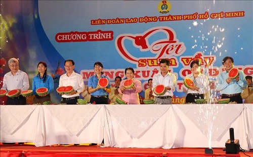 Во Вьетнаме проходят различные мероприятия, направленные на заботу о малоимущих людях во время Тэта - ảnh 1