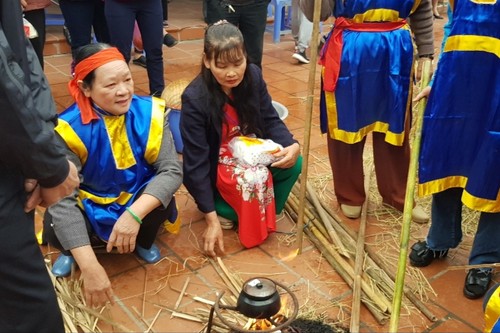 Традиционный конкурс по приготовлению риса в деревне Тхикам - ảnh 3