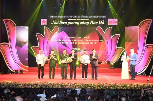 Во Вьетнаме награждены победители ХI конкурса «Простые, но благородные примеры» - ảnh 1