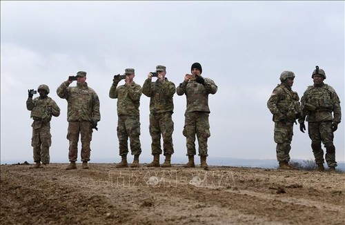 Министр обороны ФРГ: присутствие военнослужащих США в ЕС гарантирует безопасность НАТО - ảnh 1