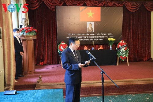 Посольство Вьетнама в РФ организовало церемонию заочного прощания с бывшим генсеком ЦК КПВ Ле Кха Фиеу - ảnh 1