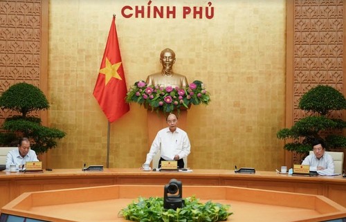 Премьер Вьетнама потребовал активно преодолеть трудности в 2020 году и в последующие годы - ảnh 1